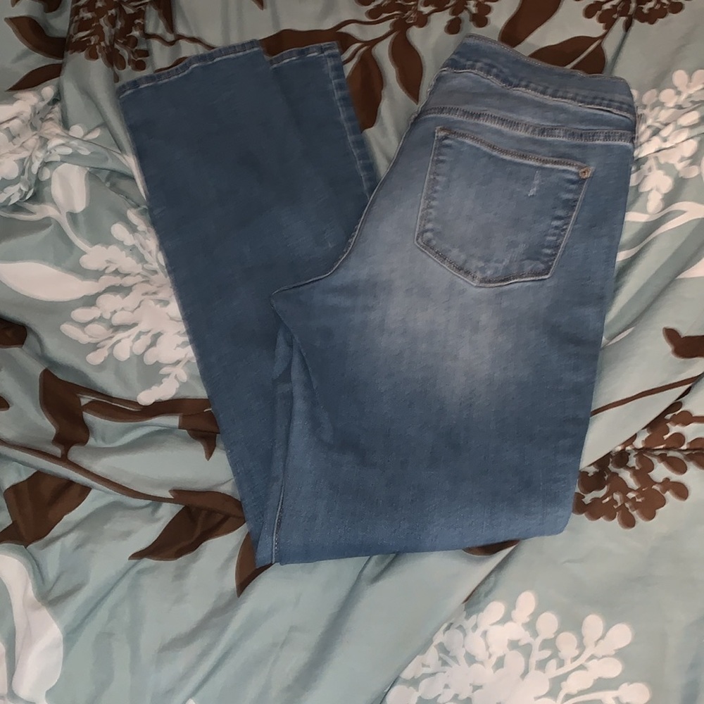 Old Navy light destroyed denim - Picture 3 of 3